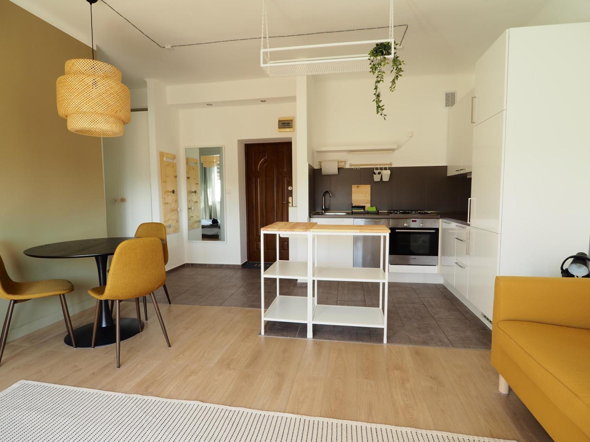 Kasprzaka Parking Apartment