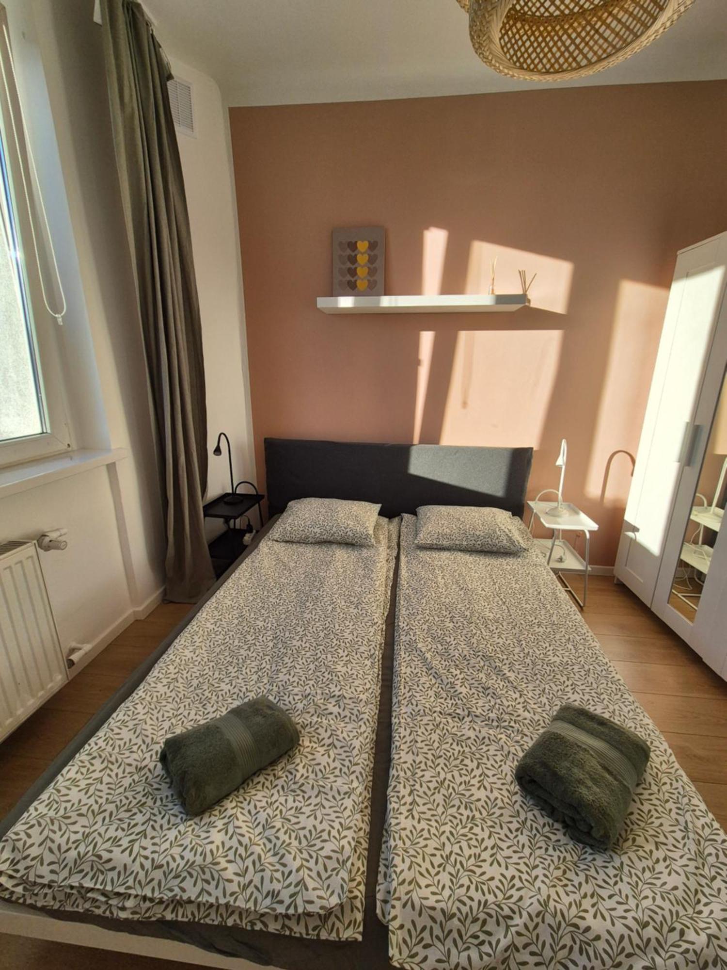 Kasprzaka Parking Apartment